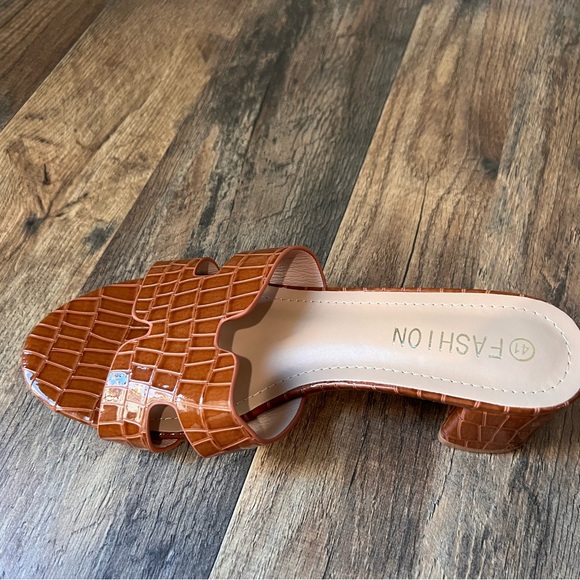 Brown tone mini slip on heel/sandal🤎 - Picture 3 of 3